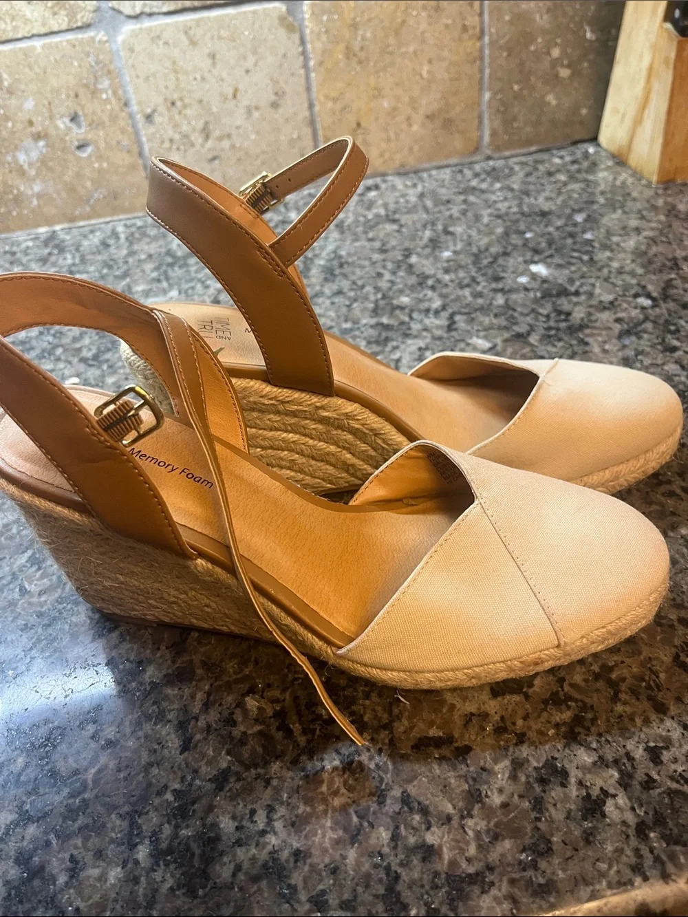 Time and Tru Cream/light tan wedge espadrilles 8